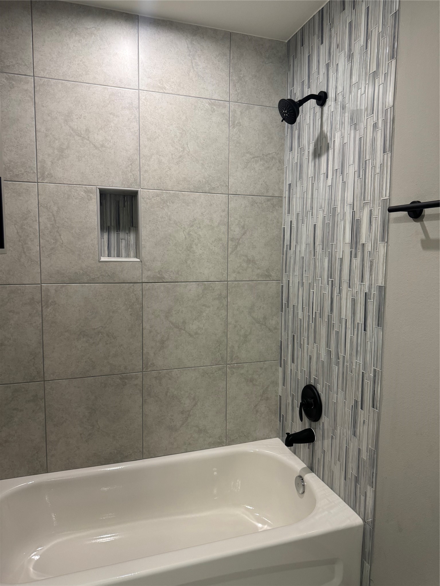 7906 Sexton Street Houston, TX 77028 - Photo 14 of 20 a bathroom with a bathtub