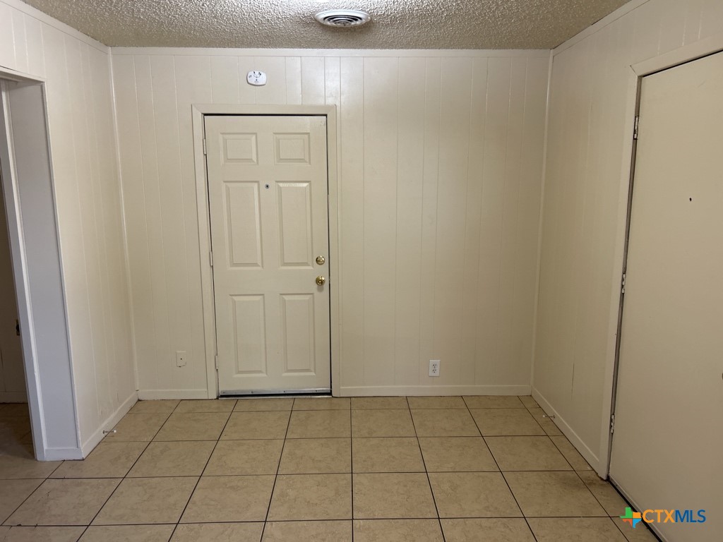 715 Cardinal Avenue Killeen, TX 76541 - Photo 4 of 12 a view of an empty room