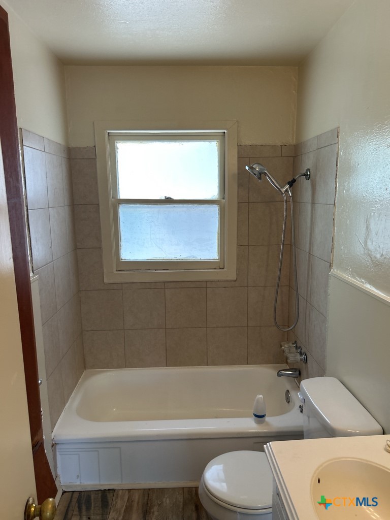715 Cardinal Avenue Killeen, TX 76541 - Photo 9 of 12 a bathroom with a toilet and a bathtub