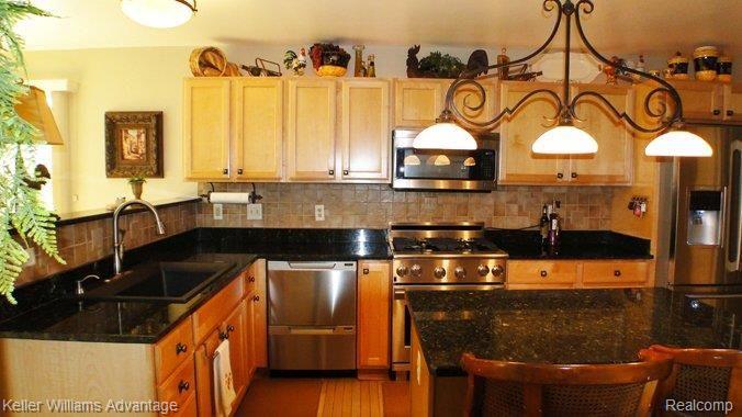 46836 Wareham Canton, MI 48187 - Photo 10 of 25 Kitchen.jpg