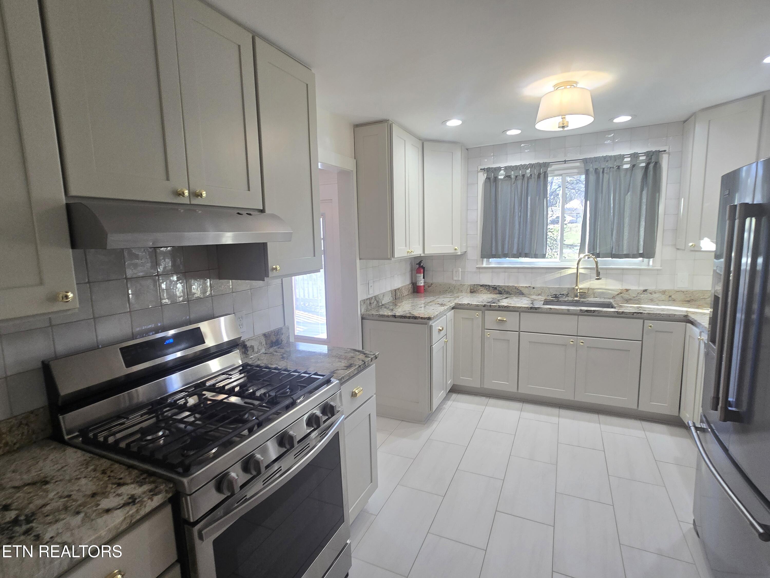 4615 Sunset Road West Knoxville, TN 37914 - Photo 6 of 12 20260112_152045
