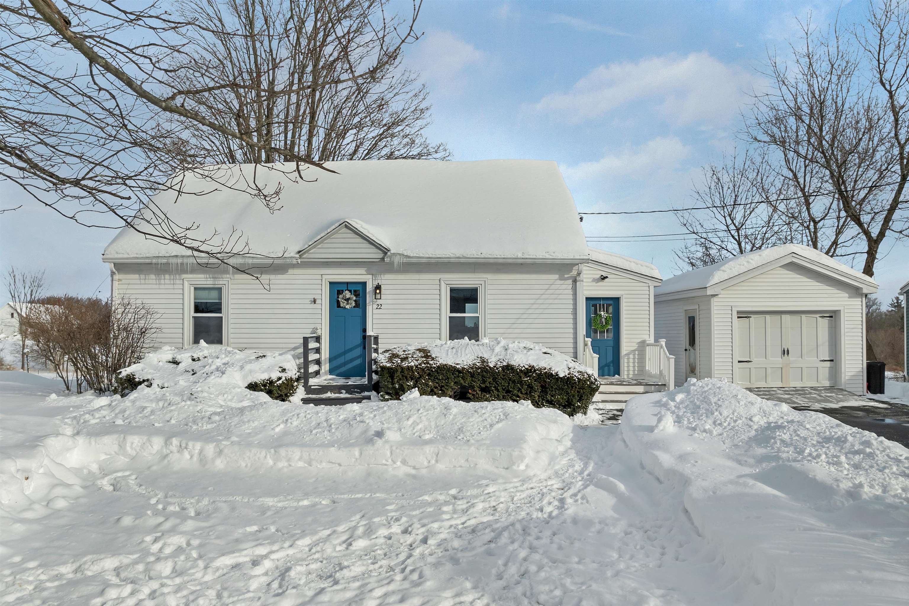 22 Constance Street Bedford, NH 03110 - Photo 1 of 43