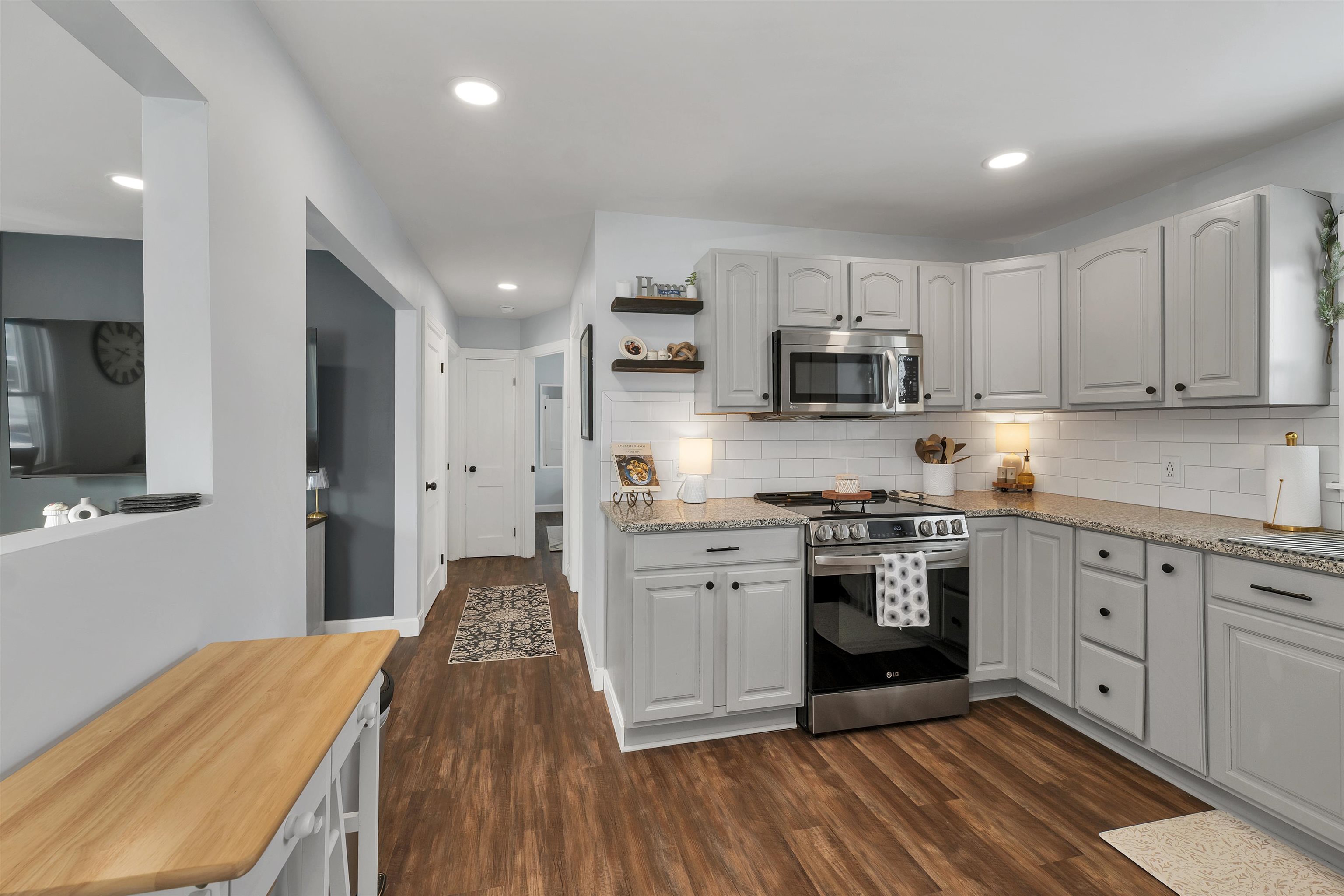 22 Constance Street Bedford, NH 03110 - Photo 7 of 43