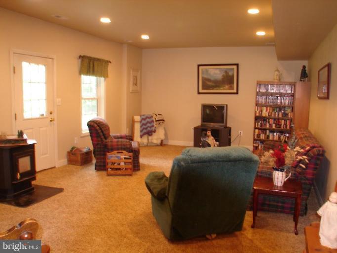 12116 Fawn Ridge Road Linden, VA 22642 - Photo 12 of 16 Family Room