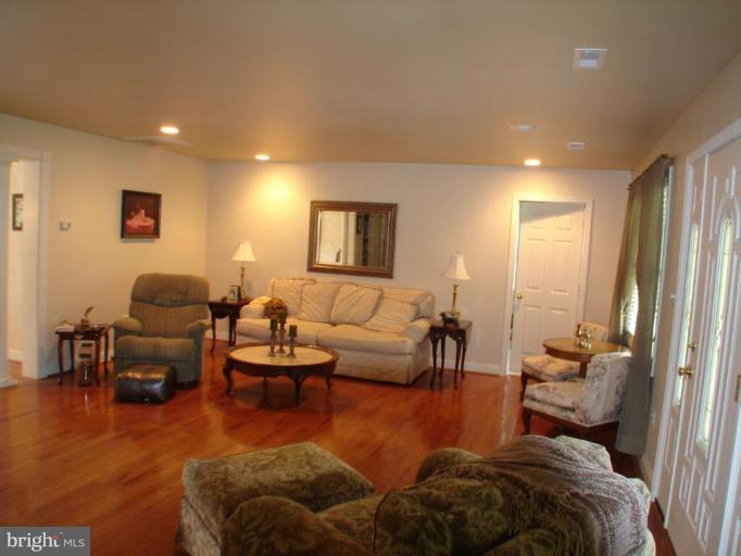 12116 Fawn Ridge Road Linden, VA 22642 - Photo 4 of 16 Living Room