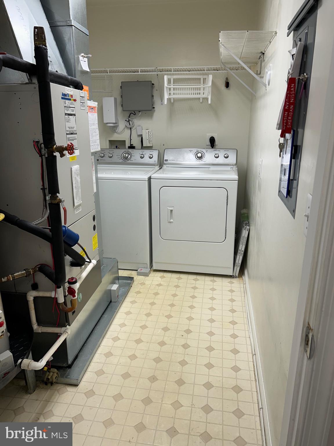 1201 Independence Way Newark, DE 19713 - Photo 15 of 24 a utility room with dryer and washer