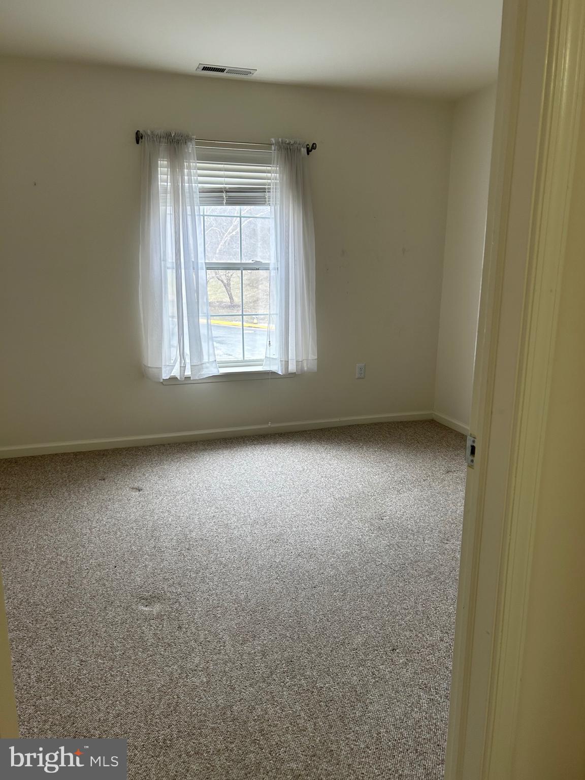1201 Independence Way Newark, DE 19713 - Photo 20 of 24 an empty room with a window