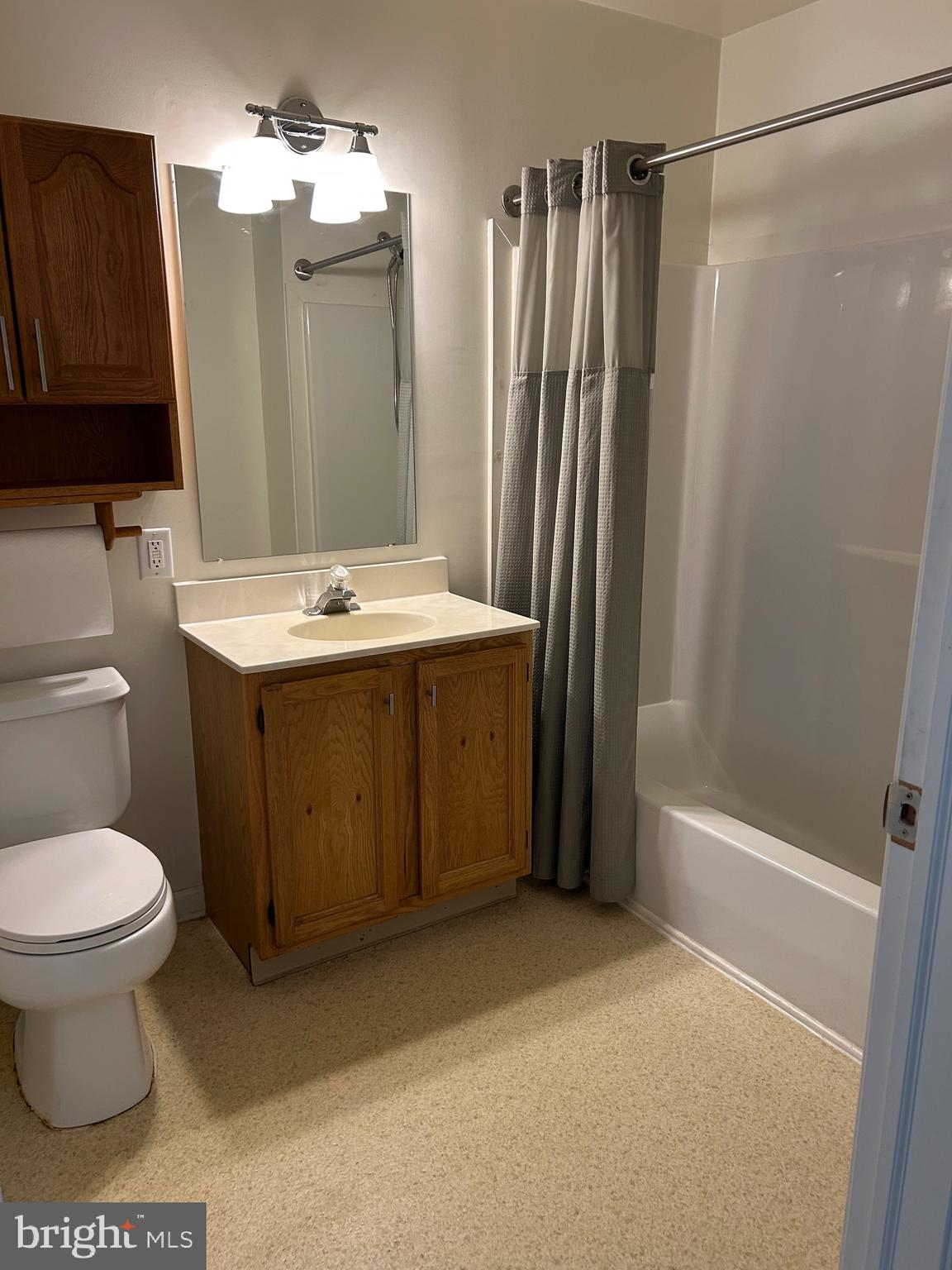1201 Independence Way Newark, DE 19713 - Photo 21 of 24 a bathroom with a sink a toilet a mirror and shower