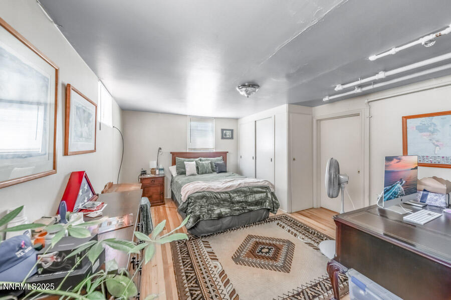 680 Edelweiss Street Reno, NV 89502 - Photo 25 of 29 a bedroom with furniture and a mirror