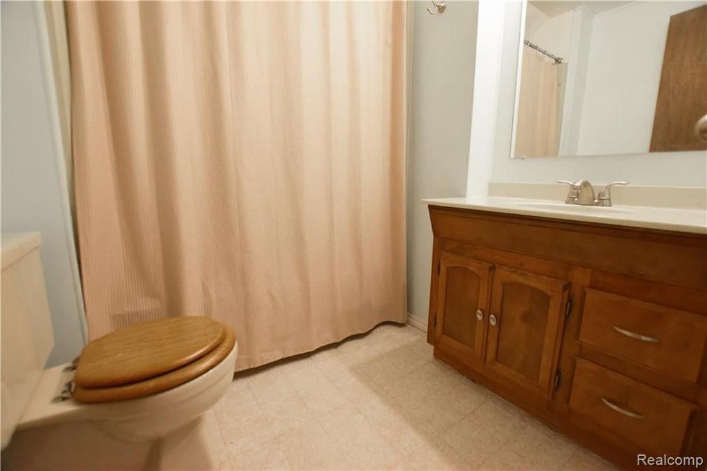 4305 South Genesee Road Grand Blanc, MI 48439 - Photo 16 of 26