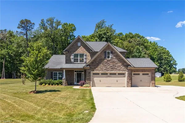 $672,000 | 5009 Labella Court, Kernersville, NC 27284