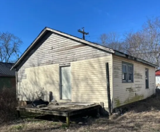 a view of a back yard of the house