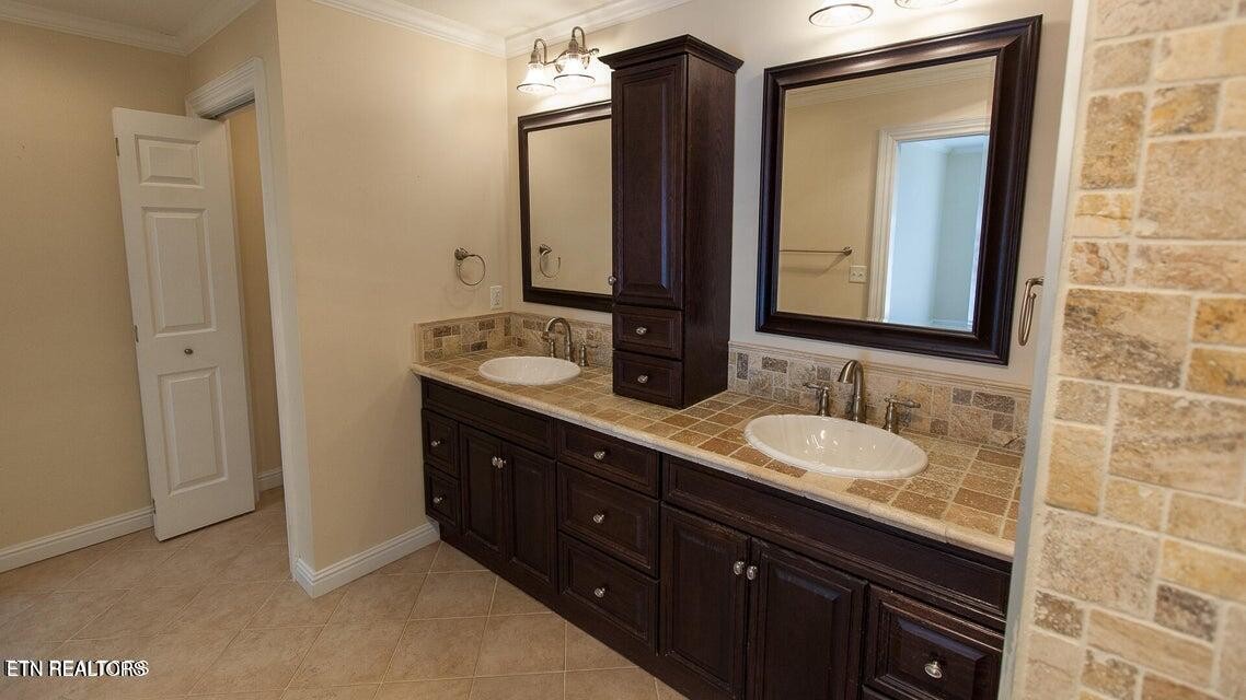 275 Hawthorn Loop Crossville, TN 38555 - Photo 24 of 59 a bathroom with a double vanity sink and a mirror