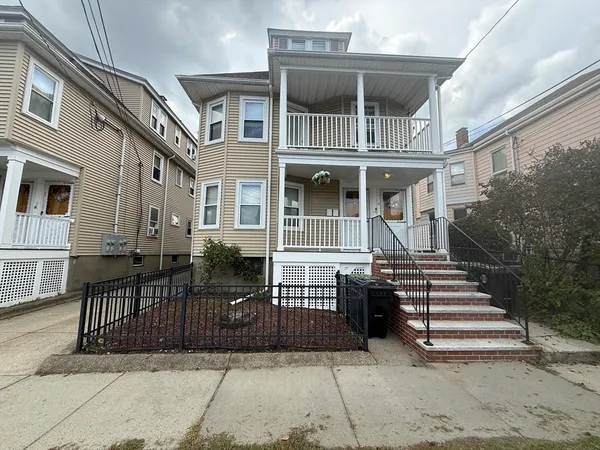 $3,200 | 15 Chauncey Street, Unit 2, Watertown, MA 02472