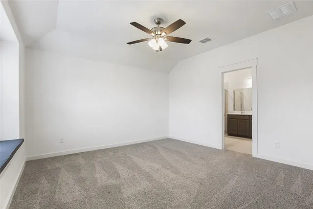 an empty room with closet and ceiling fan
