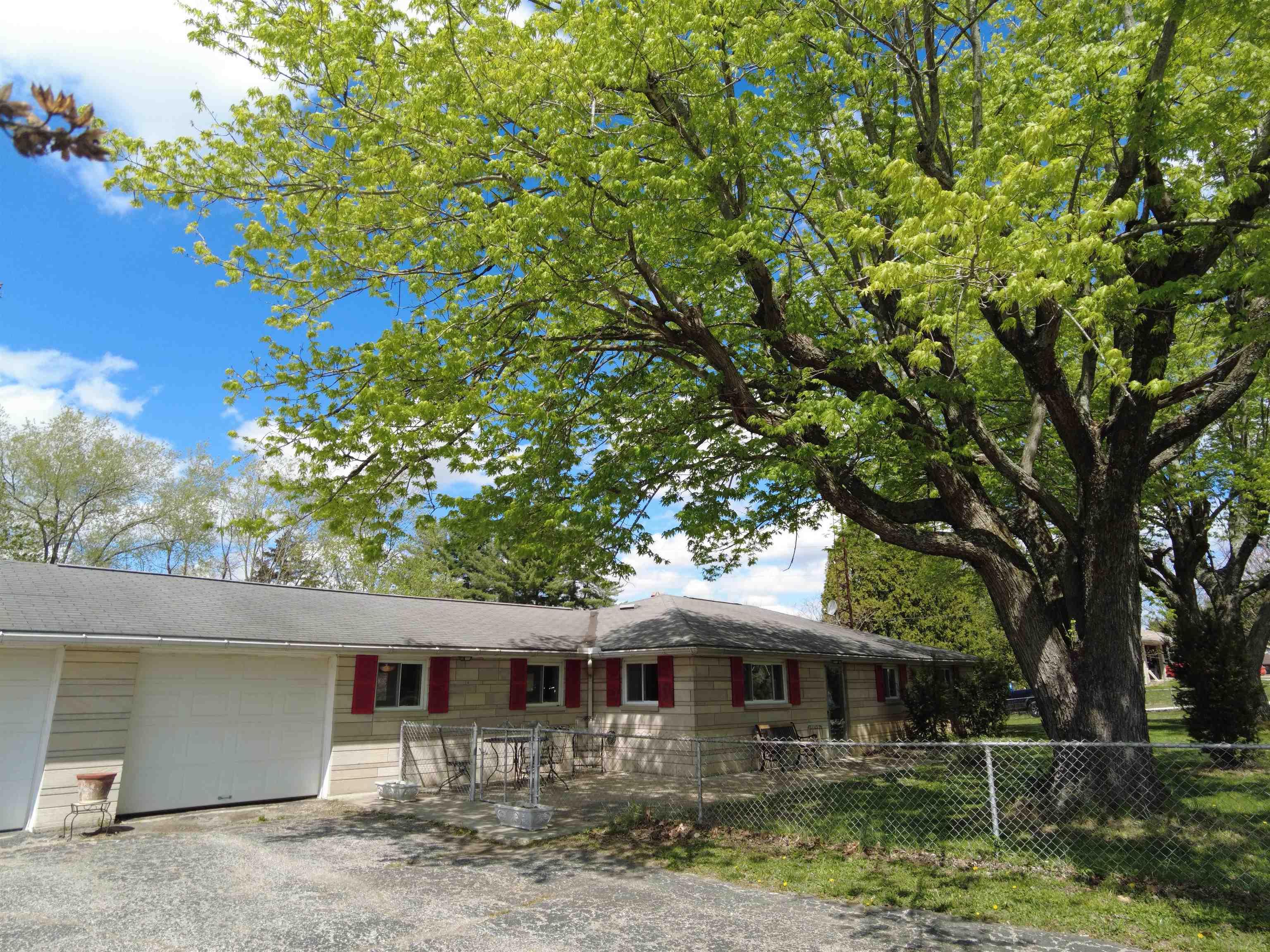 3829 Tunnelton Road Bedford, IN 47421 - Photo 2 of 23