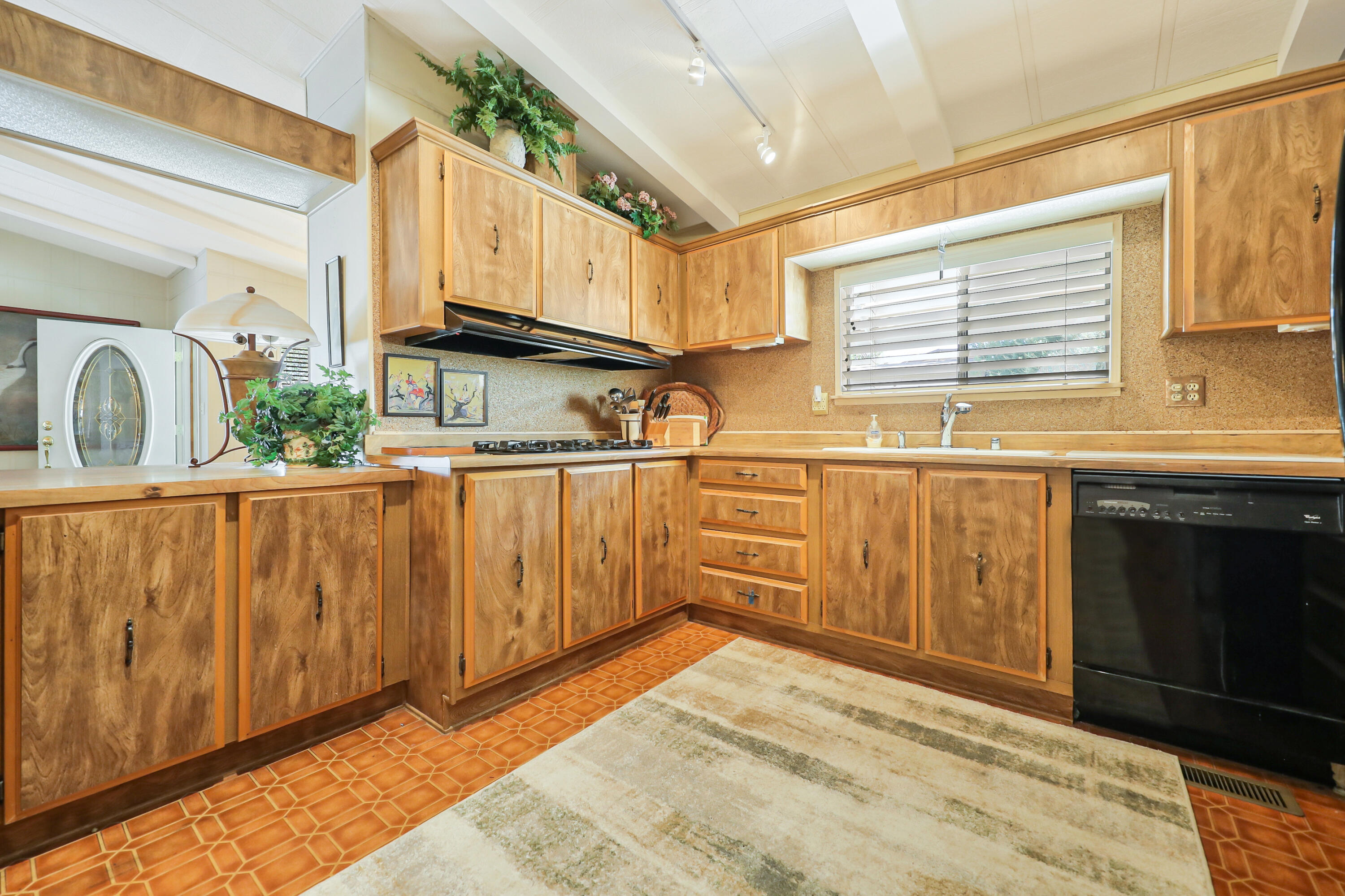 49305 Highway 74, Unit 86 Palm Desert, CA 92260 - Photo 11 of 31 a view of a kitchen with cabinets