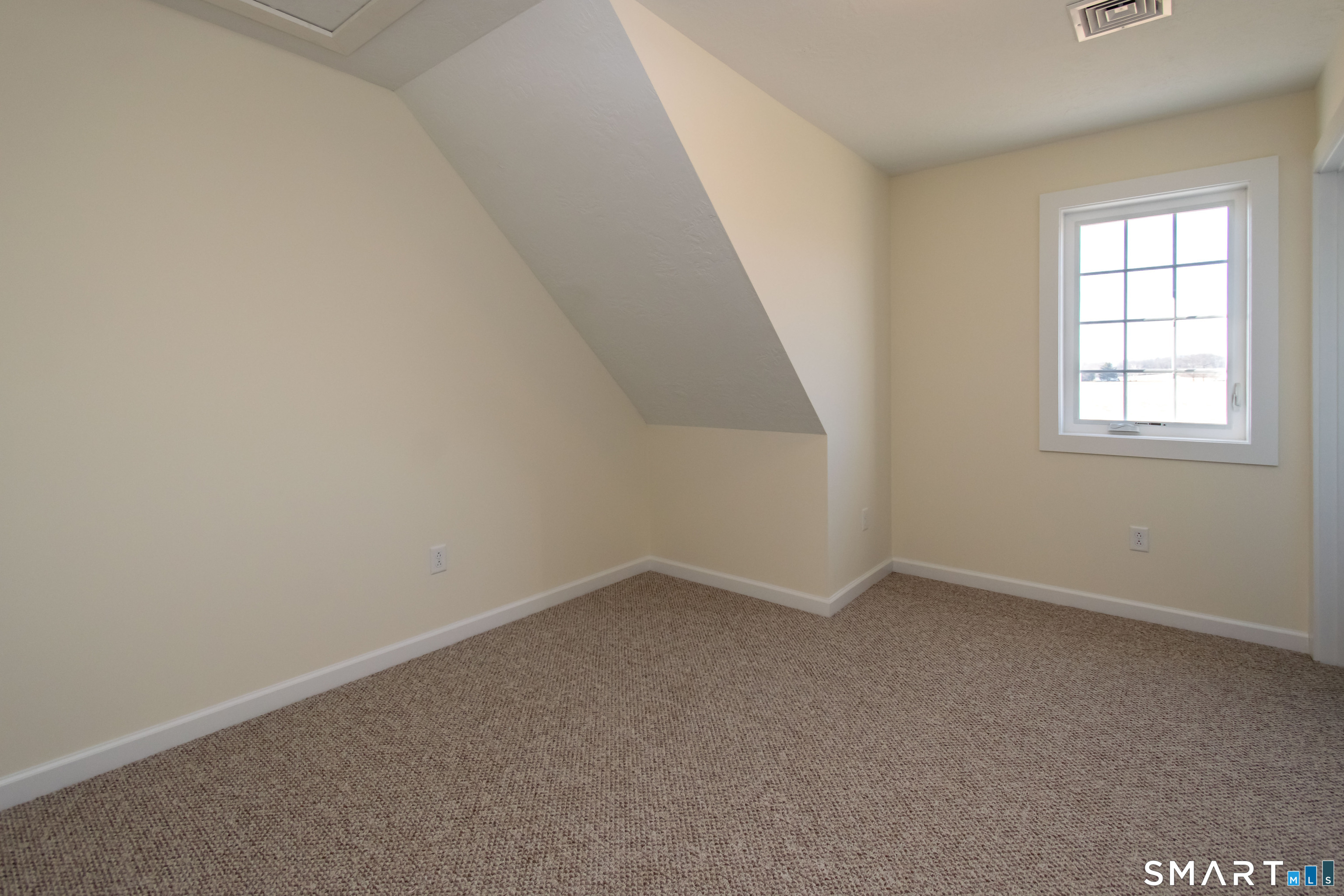 318 Capen Street Windsor, CT 06095 - Photo 23 of 30 an empty room with a window