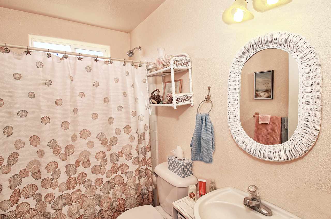 1515 19 Road Fruita, CO 81521 - Photo 40 of 42 a bathroom with a sink mirror and toilet