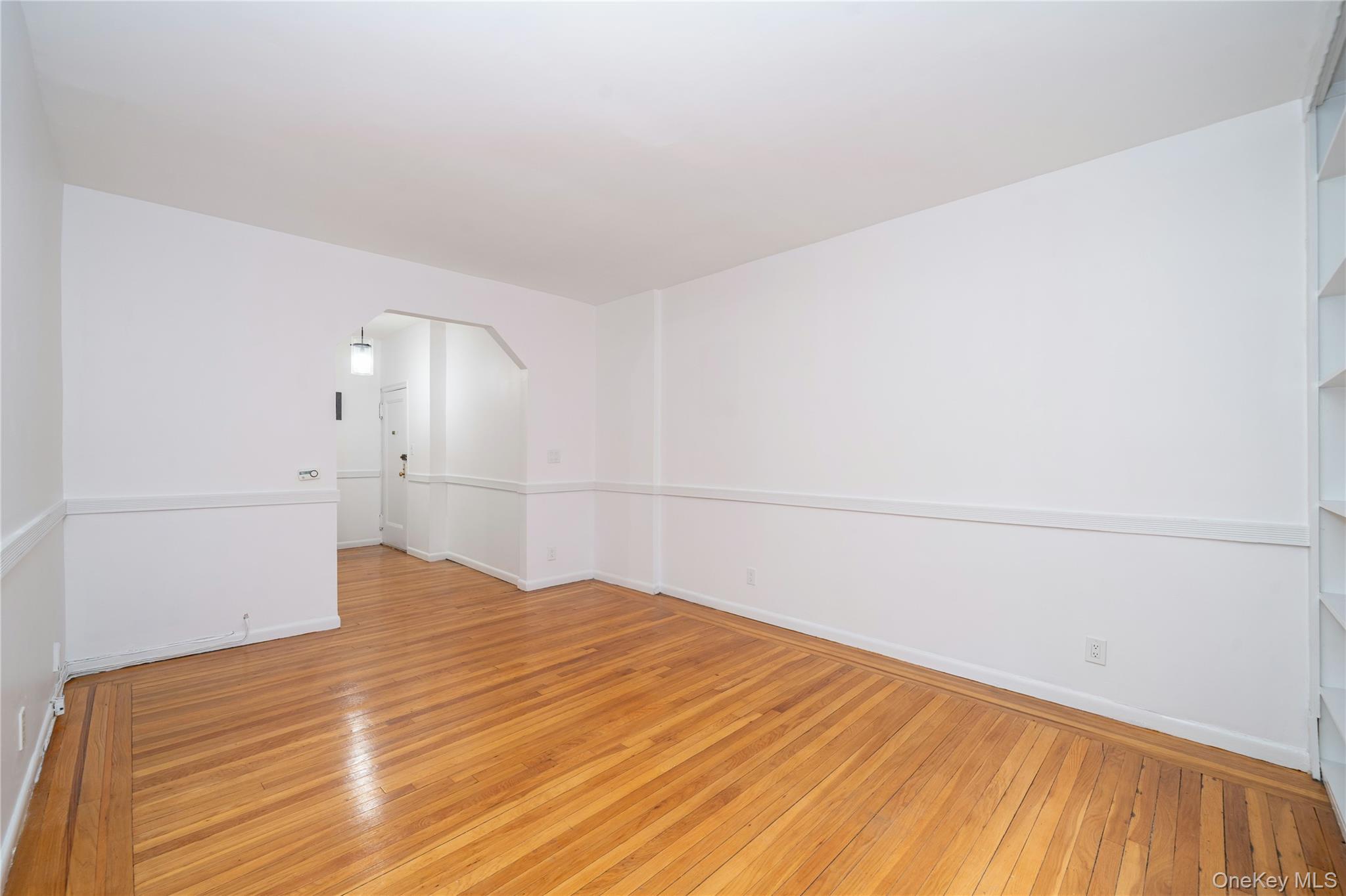 45 Pondfield Road West, Unit 1G Bronxville, NY 10708 - Photo 8 of 17 Living Room