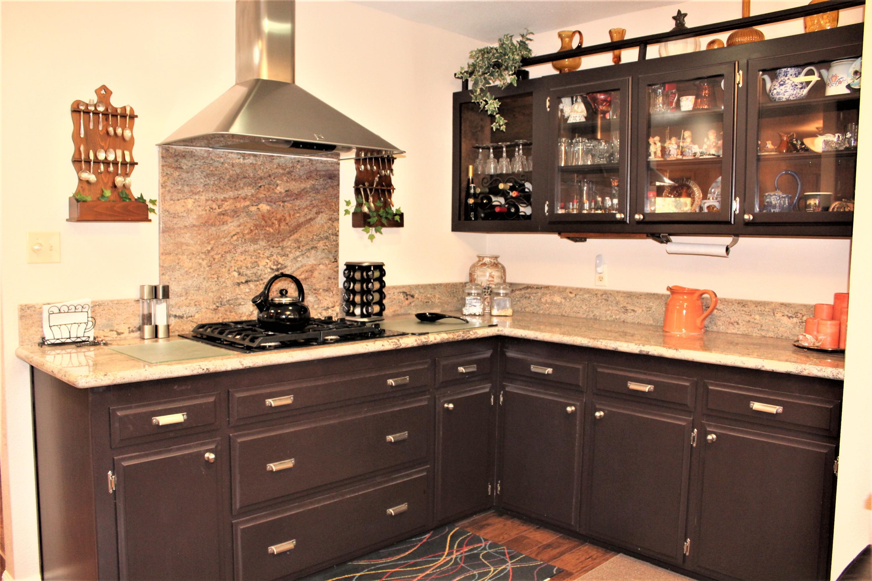 6795 Riata Drive Redding, CA 96002 - Photo 2 of 34 Kitchen