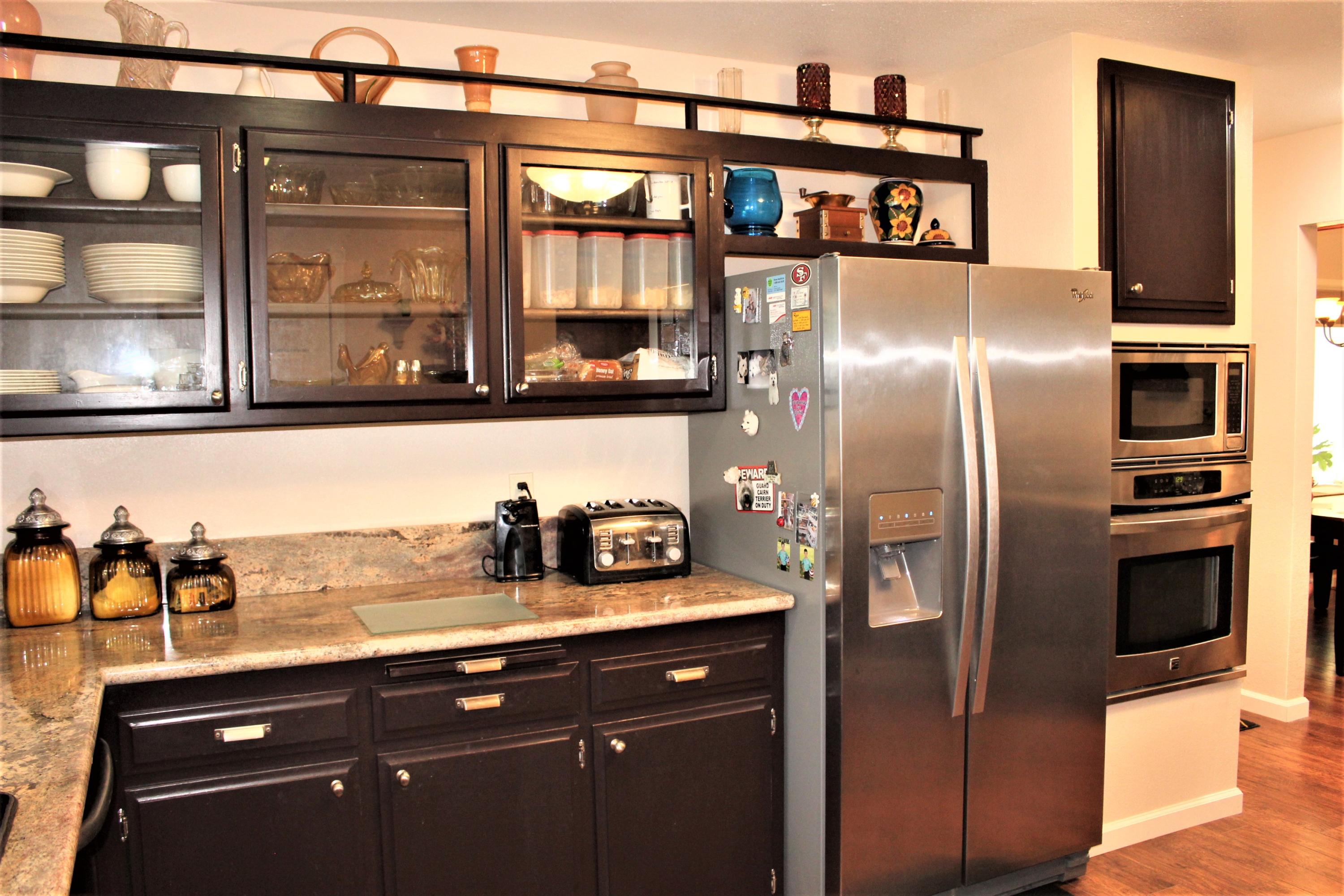 6795 Riata Drive Redding, CA 96002 - Photo 3 of 34 Kitchen View
