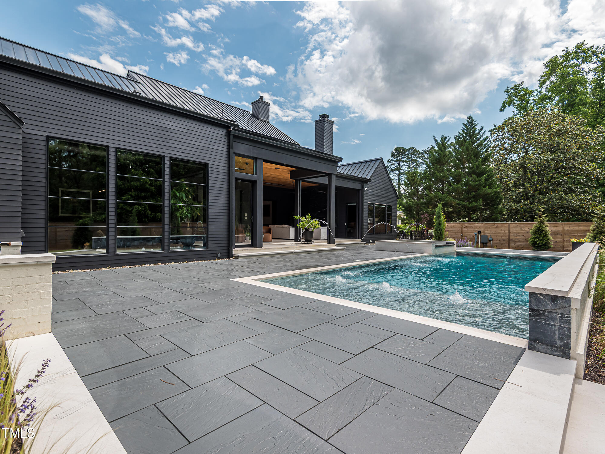 661 Manchester Drive Raleigh, NC 27609 - Photo 47 of 52 InTrust_Realty_Lee_661_Manchester-9456-H
