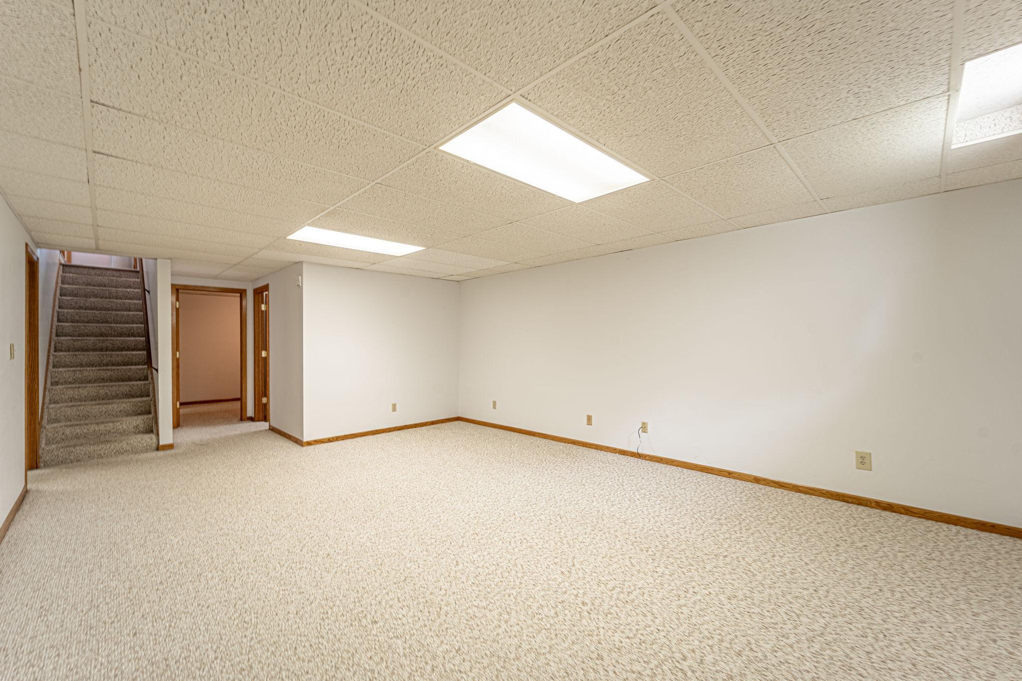 1902 43rd Street Northwest Rochester, MN 55901 - Photo 14 of 26
