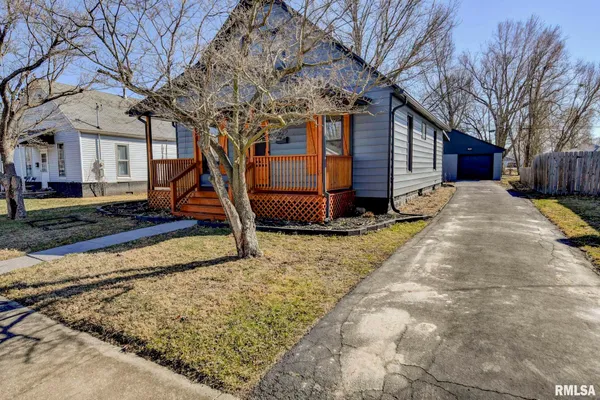 $144,900 | 922 West Vandeveer Street, Taylorville, IL 62568