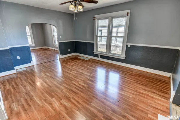 $144,900 | 922 West Vandeveer Street, Taylorville, IL 62568