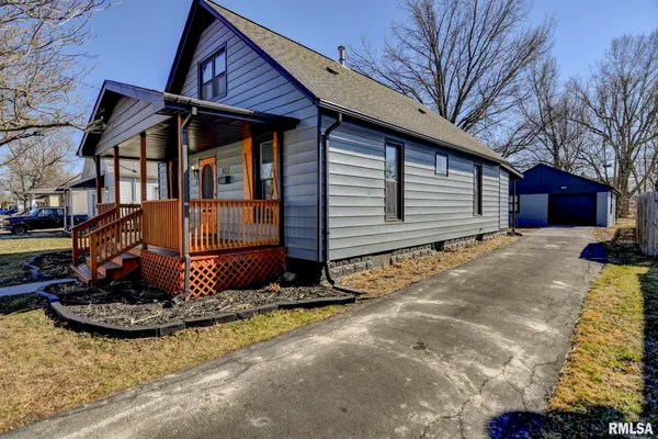 $144,900 | 922 West Vandeveer Street, Taylorville, IL 62568