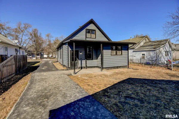 $144,900 | 922 West Vandeveer Street, Taylorville, IL 62568