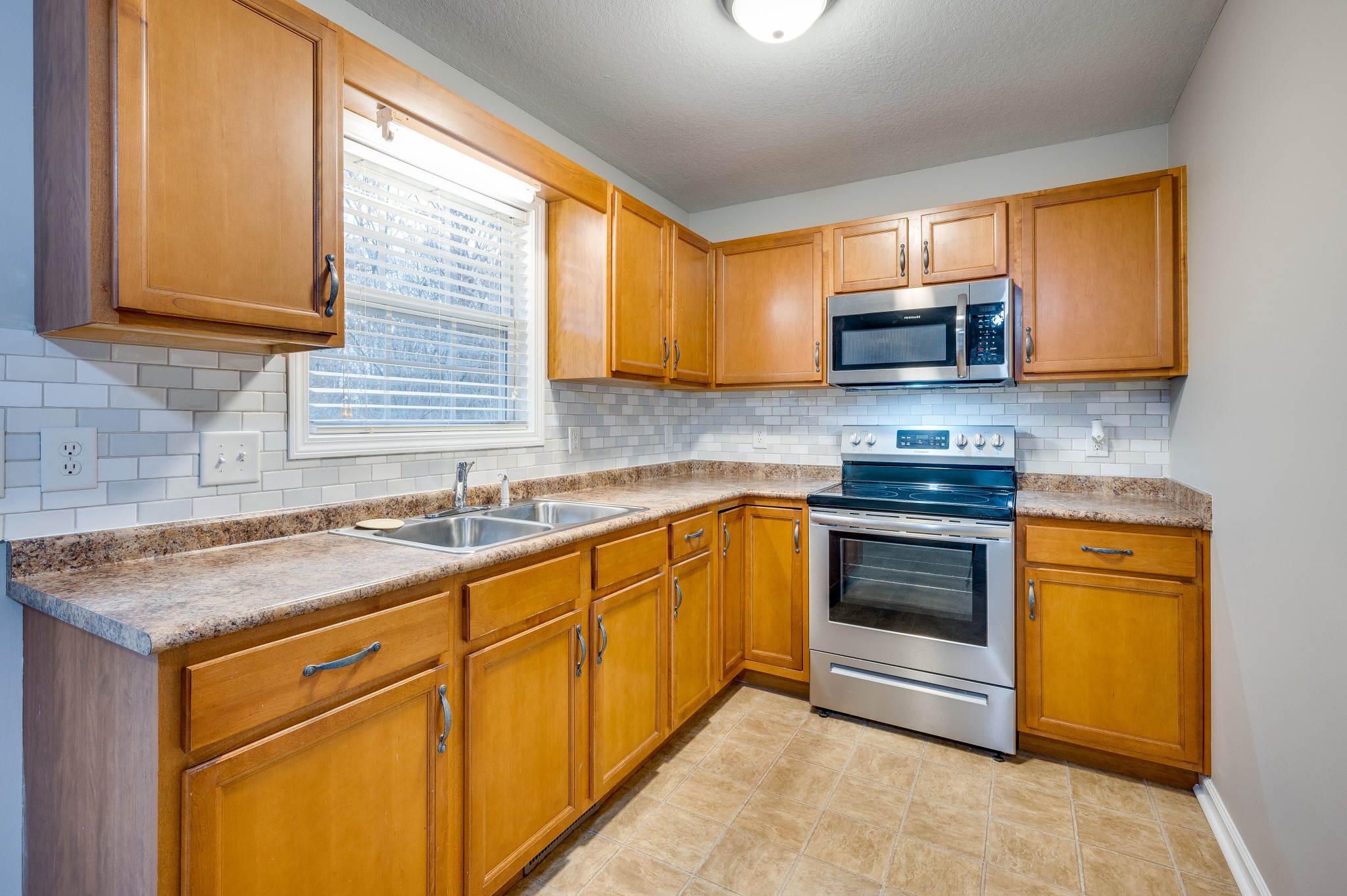 321 Rossview Road Clarksville, TN 37043 - Photo 13 of 27 Gallery Image 13