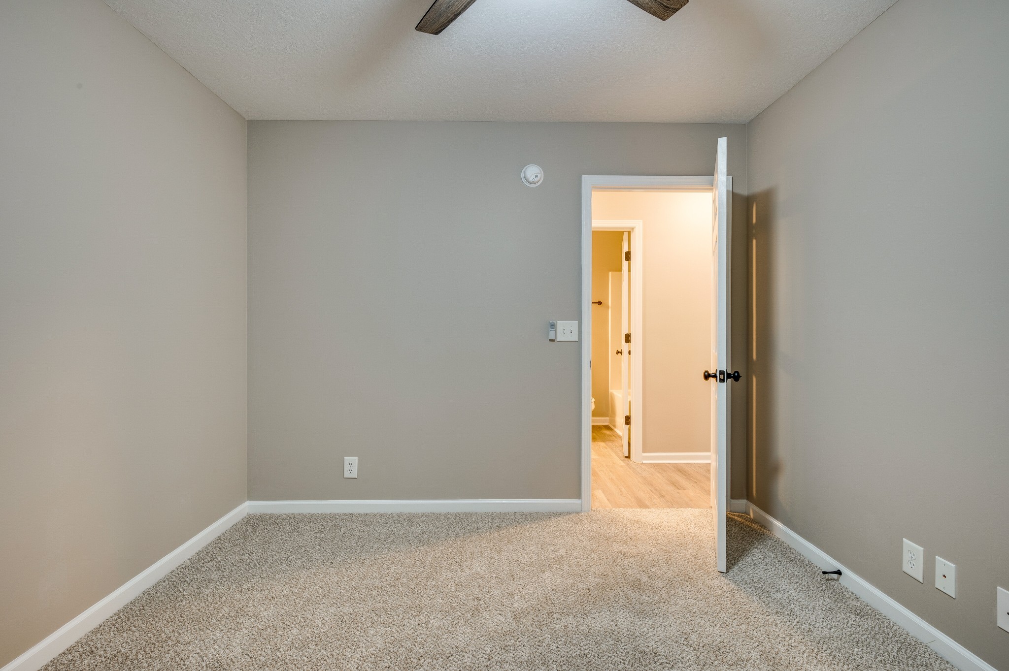 321 Rossview Road Clarksville, TN 37043 - Photo 17 of 27 Gallery Image 17