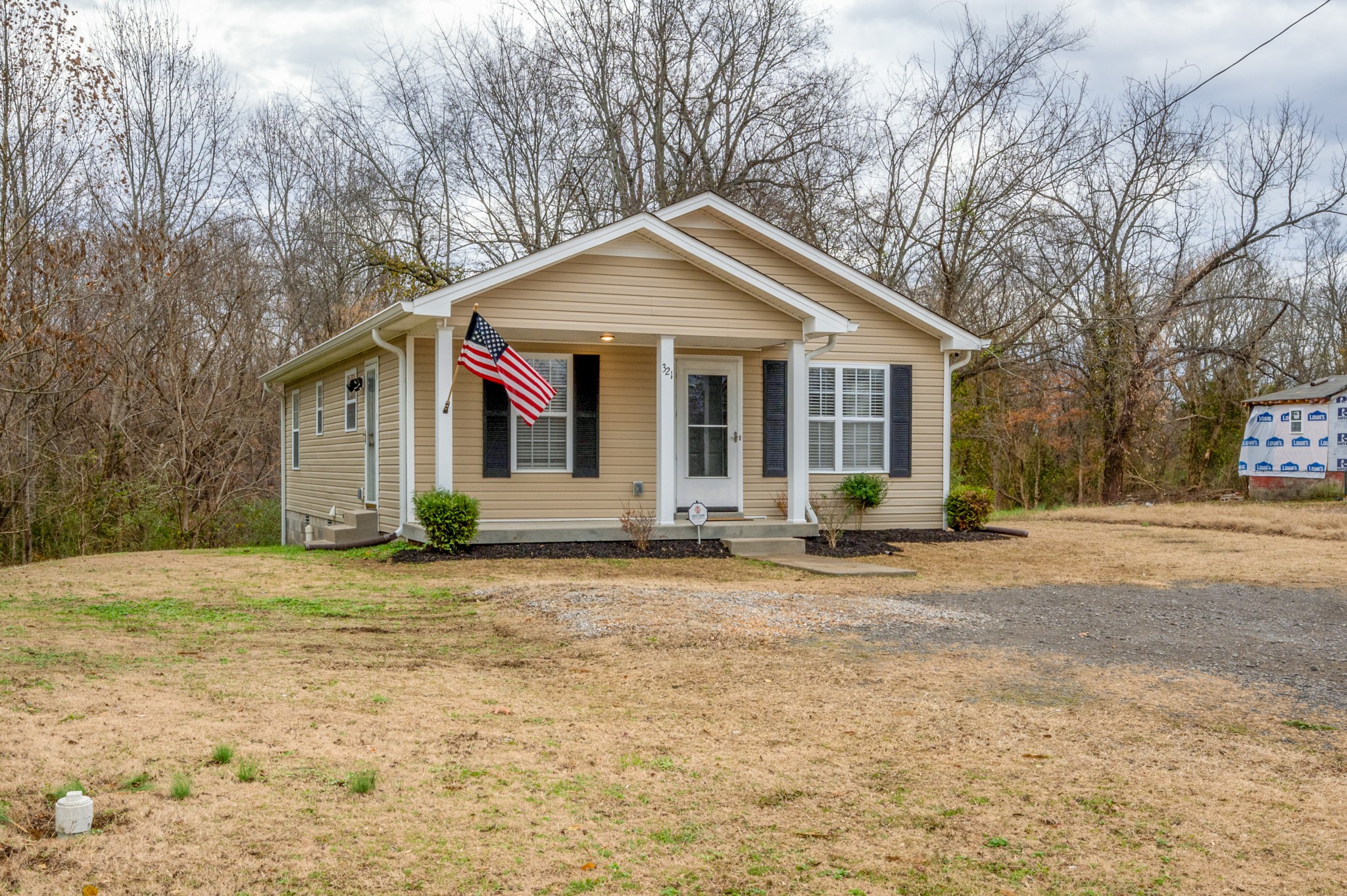 321 Rossview Road Clarksville, TN 37043 - Photo 3 of 27 Gallery Image 3