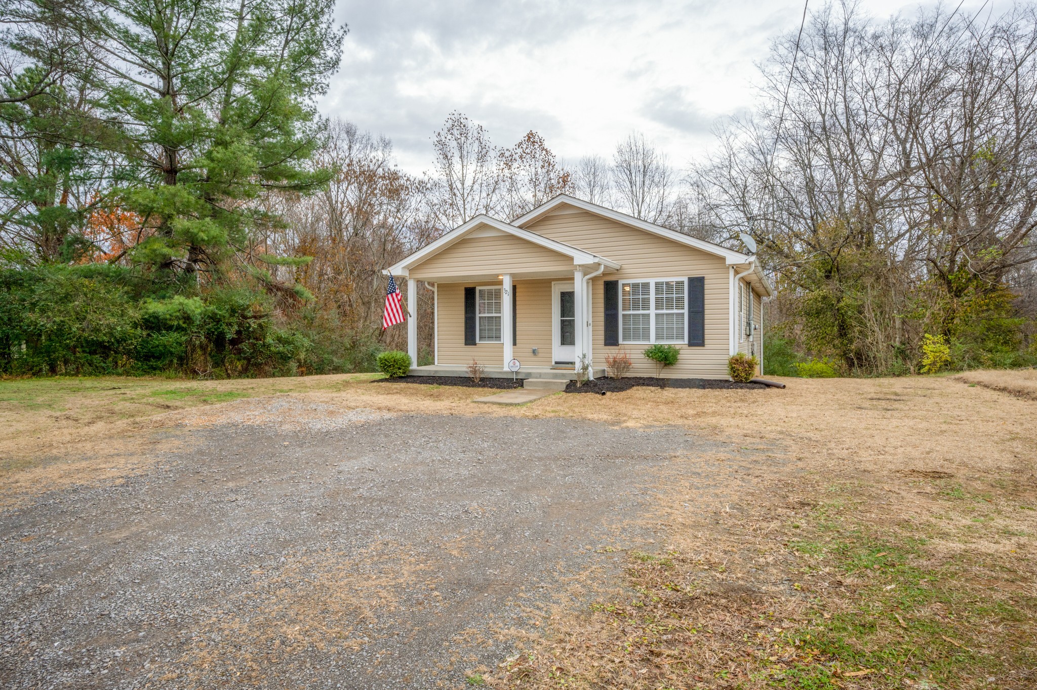 321 Rossview Road Clarksville, TN 37043 - Photo 4 of 27 Gallery Image 4