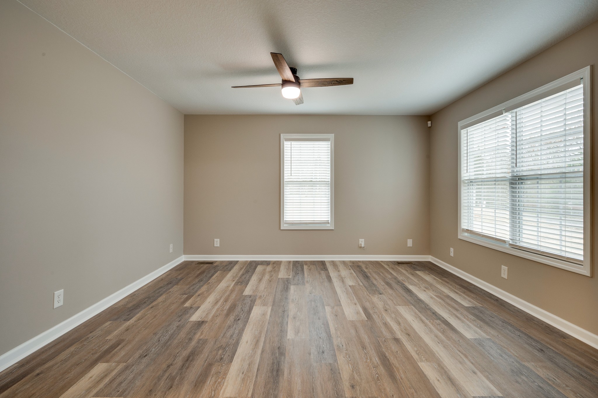321 Rossview Road Clarksville, TN 37043 - Photo 8 of 27 Gallery Image 8