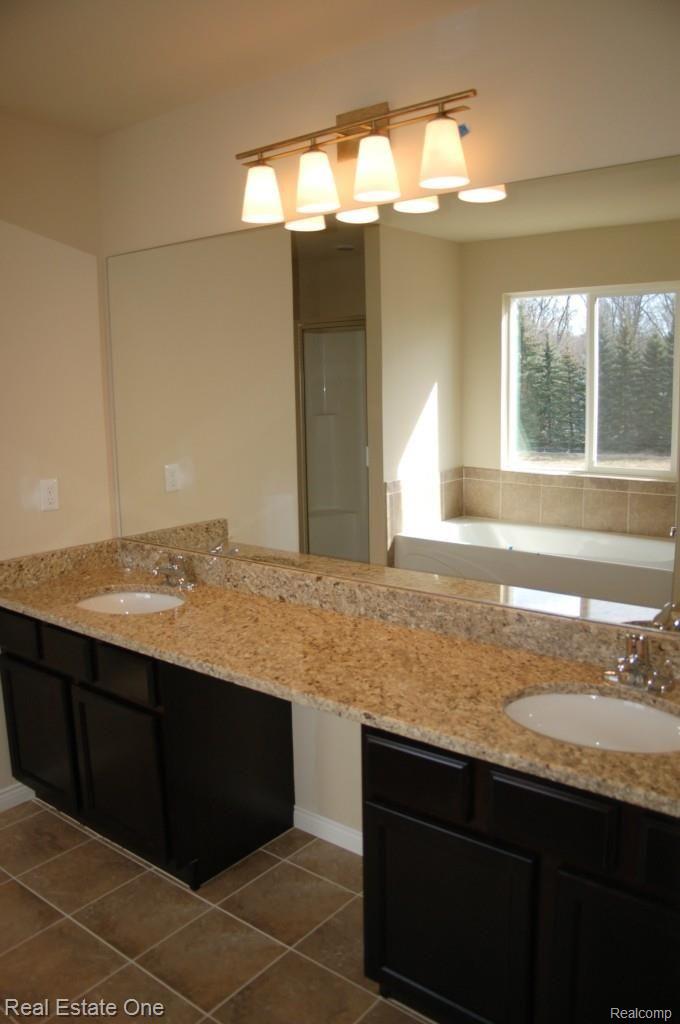 3370 Hazelton Avenue Rochester, MI 48307 - Photo 11 of 12 MASTER BATH.jpg