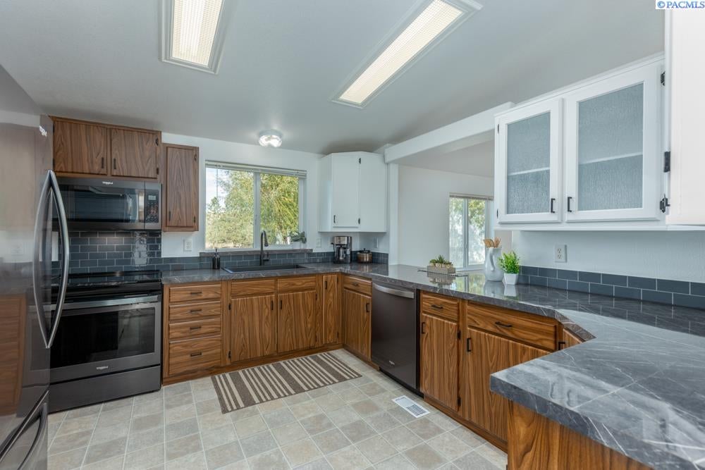 5 Goose Gap Road Benton City, WA 99320 - Photo 5 of 30 Gallery Image 5