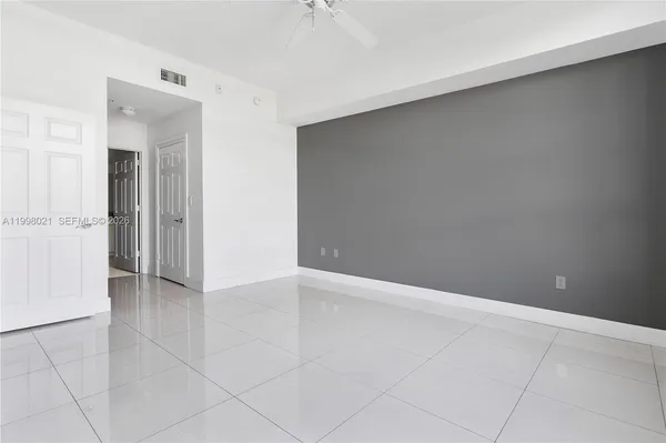 $3,500 | 3001 Northeast 185th Street, Unit 411, Aventura, FL 33180