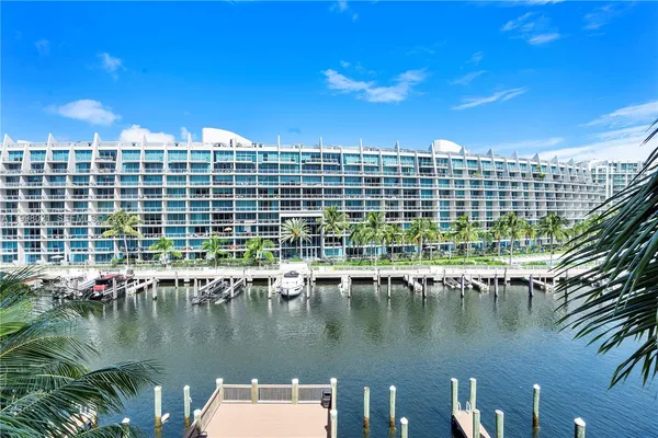 $3,500 | 3001 Northeast 185th Street, Unit 411, Aventura, FL 33180
