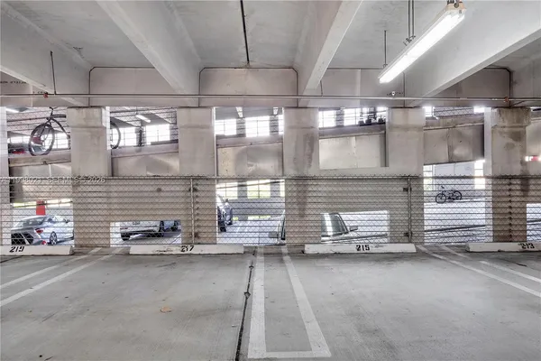 $3,500 | 3001 Northeast 185th Street, Unit 411, Aventura, FL 33180