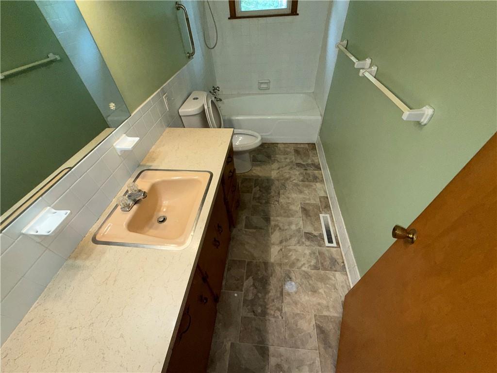 5008 Spring Street Kansas City, MO 64133 - Photo 23 of 36
