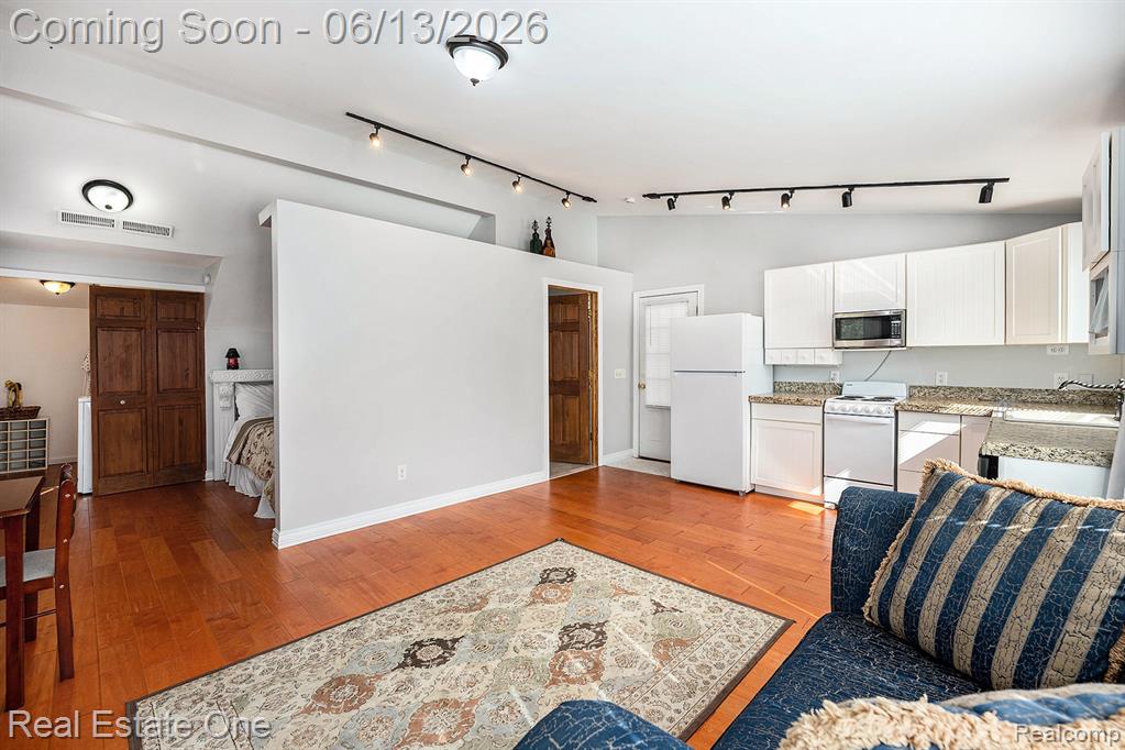 5772 North Rochester Road Rochester, MI 48306 - Photo 18 of 50