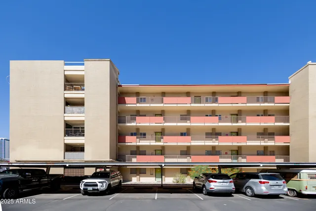 $260,000 | 353 East Thomas Road, Unit C307, Phoenix, AZ 85004
