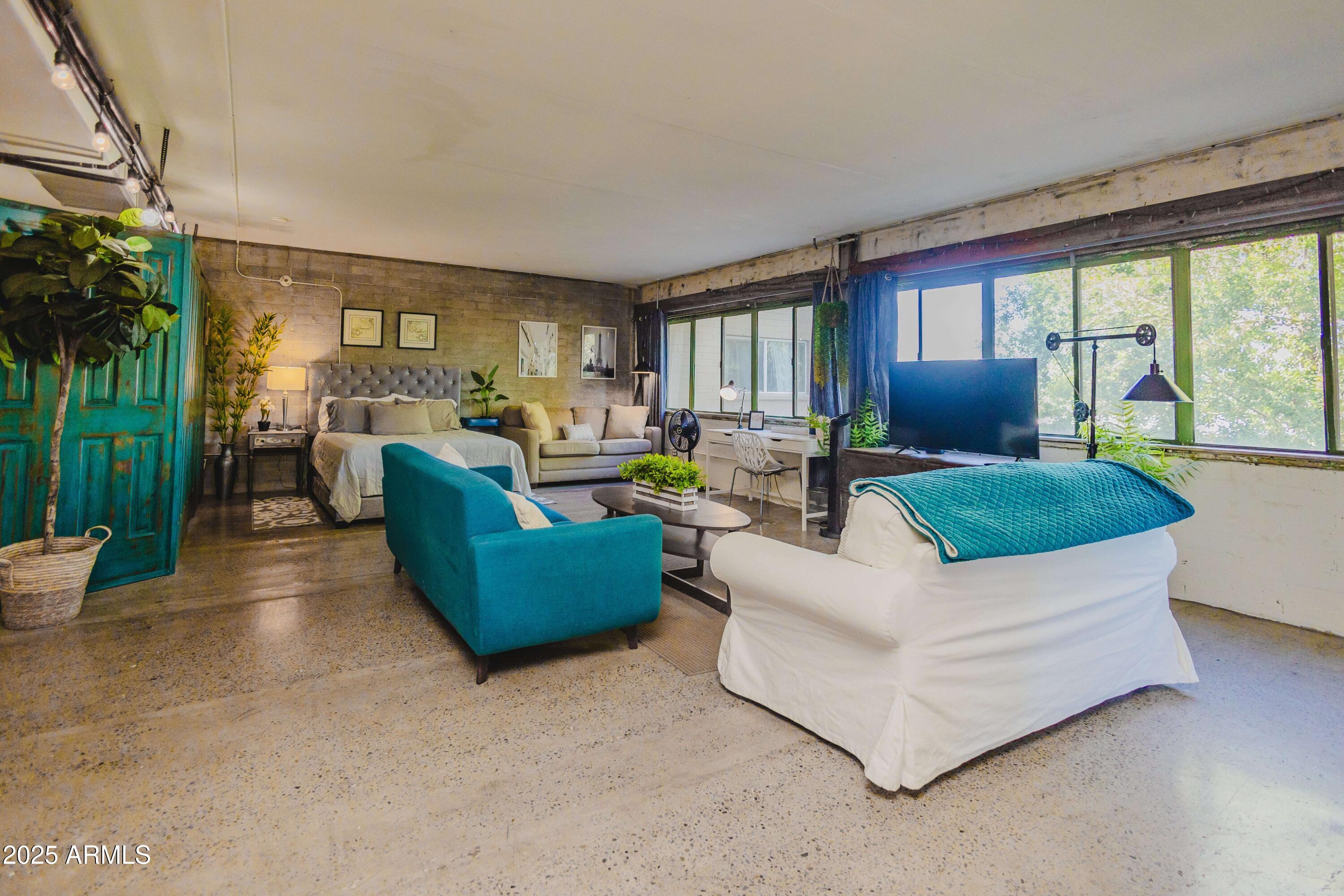 353 East Thomas Road, Unit C307 Phoenix, AZ 85012 - Photo 16 of 51 Living room 5