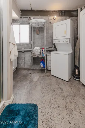 $260,000 | 353 East Thomas Road, Unit C307, Phoenix, AZ 85012