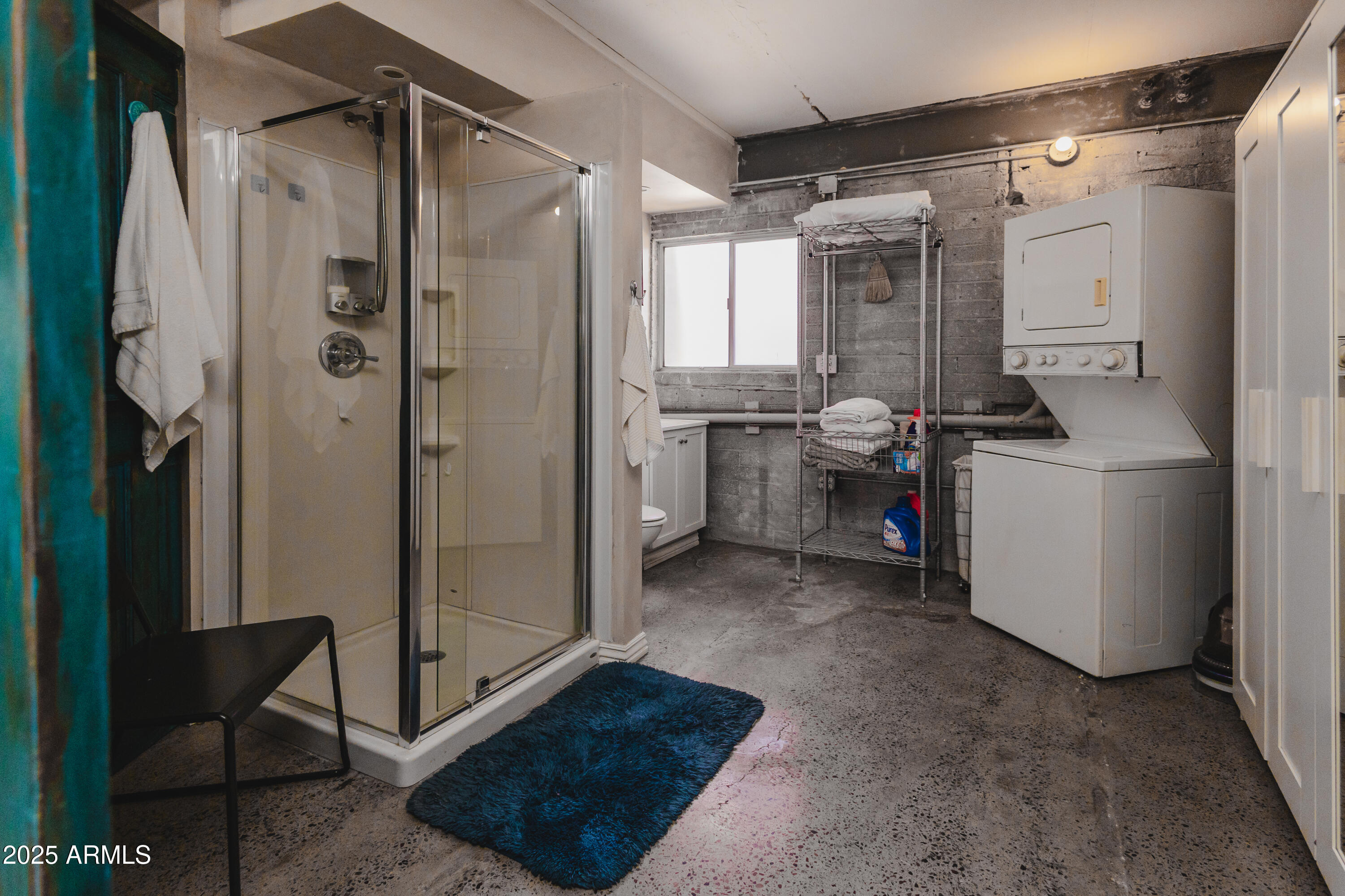 353 East Thomas Road, Unit C307 Phoenix, AZ 85012 - Photo 24 of 51 Shower laundry