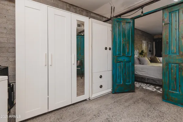 $260,000 | 353 East Thomas Road, Unit C307, Phoenix, AZ 85012