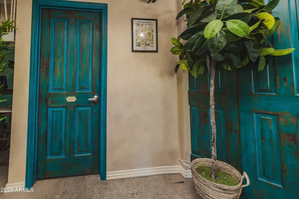 $260,000 | 353 East Thomas Road, Unit C307, Phoenix, AZ 85012